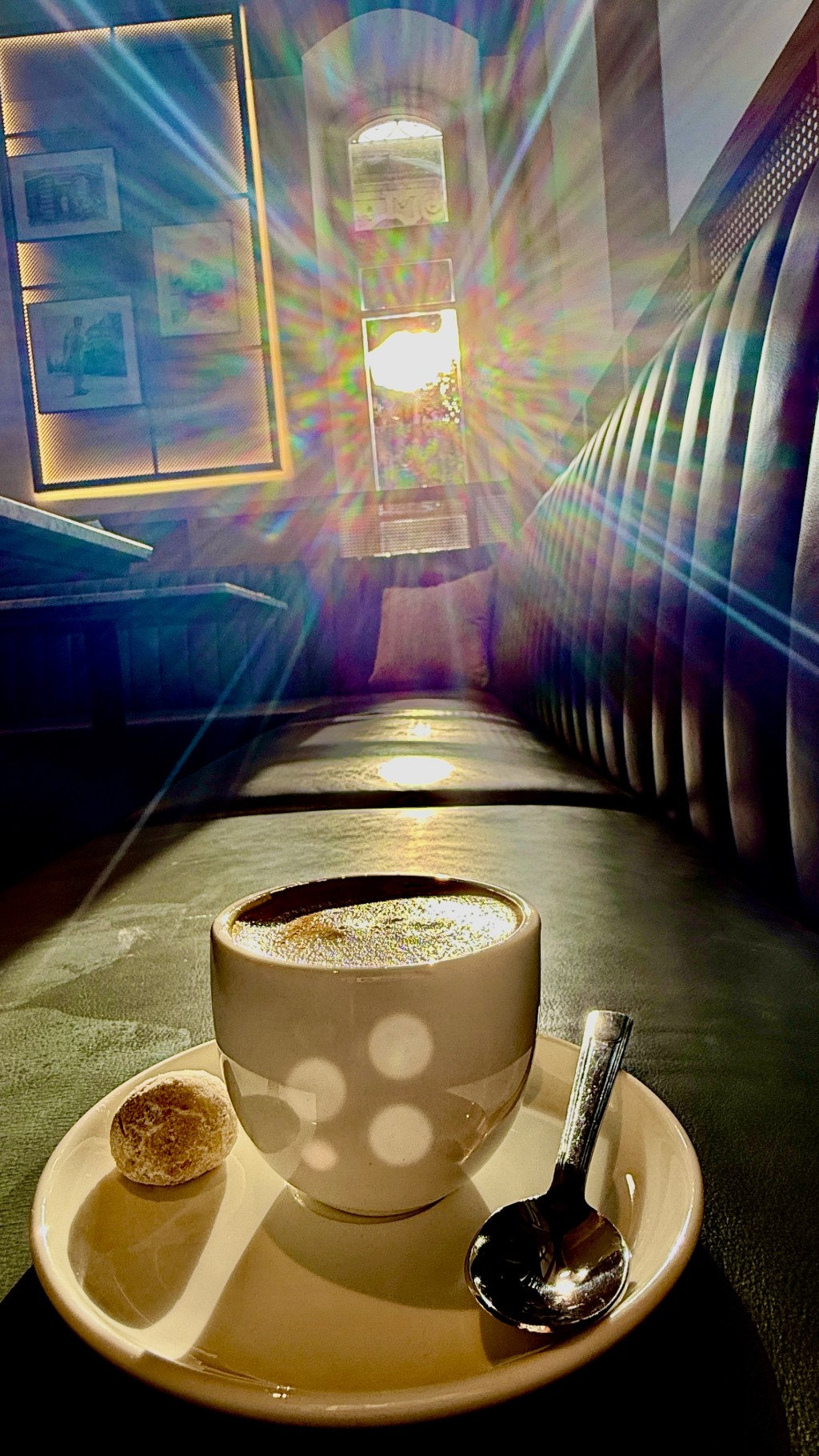 Bienvenid@ a Café y Duelo — donde no endulzamos el dolor, pero sí lo acompañamos con café, té o lo que prefieras